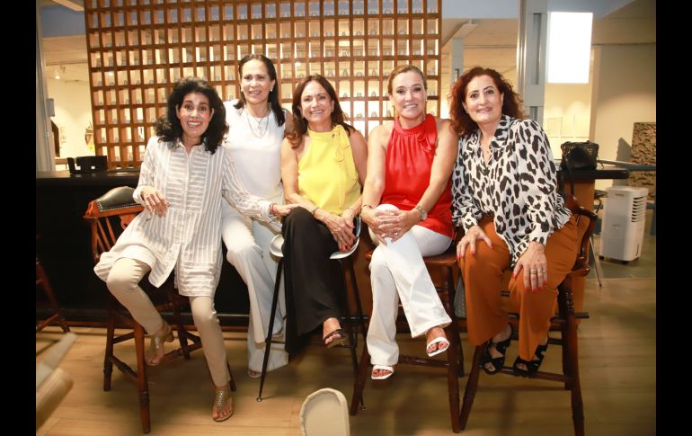 Pepis López, Mónica Rosas, Josefina Barragán, Magui Sánchez y Carolina Román de Ibarra. GENTE BIEN JALISCO/ Antonio Martínez