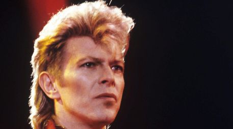 Bowie fue un artista camaleónico, que mutó varias veces de estilo y recogió múltiples influencias para crear el propio, sobre todo de la psicodelia y el punk. AFP / ARCHIVO