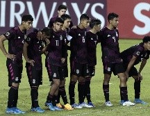 Tras fallar 4 de sus 5 penales, la Selección Mexicana perdió 2-1 ante Guatemala. EFE/J. Valle