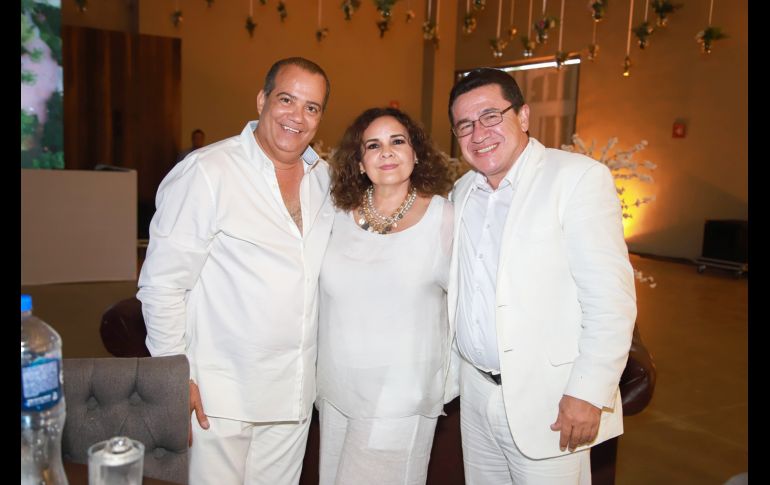 Federico Newton, Lupita Torres y Juan Carlos Zúñiga. GENTE BIEN JALISCO/Antonio Martínez