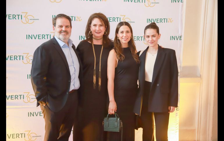30 Aniversario de Inverti. Ignacio Ramírez, Ana Luisa Medina, Natalia Ramírez y Jimena Ramírez. GENTE BIEN JALISCO/Antonio Martínez