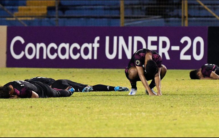 Luis Pérez desea que la eliminación en Honduras no estanque las carreras de sus futbolistas.  AFP/O. Sierra