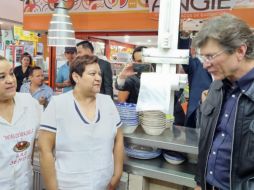 Enrique de la Madrid estuvo en Guadalajara para reunirse con integrantes de la Unión de Comerciantes del Mercado de Abastos. EL INFORMADOR / J. Velazco