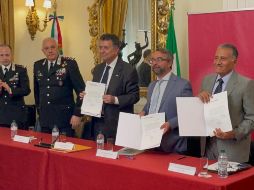 En la foto: (de derecha a izquierda) Arturo Zamora, Andrea De Pasquale (Director del Archivo Central del Estado Italiano), Carlos García de Alba (Embajador de México en Italia), y los generales Teo Luzi y Roberto Riccardi. ESPECIAL