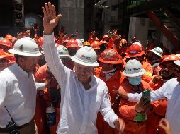 El presidente señaló que con la nueva refinería se procesará todo el petróleo crudo para tener gasolinas y no comprar en el exterior, lo que también significará más empleos y más independencia energética. AFP/Presidencia de México