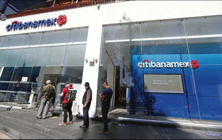 La economía de los mexicanos sigue fortalecida por los envíos que realizan desde Estados Unidos. EFE