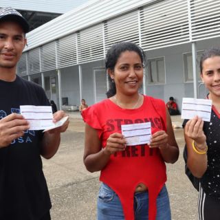 Caravana en México se disuelve al iniciar entrega de documentos migratorios