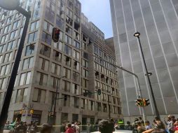La circulación en Avenida Independencia fue cerrada para permitir las labores de extinción de las llamas. SUN