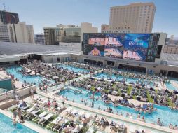 Stadium Swim. La aventura y emoción sin dejar de tostarse en el desierto. ESPECIAL
