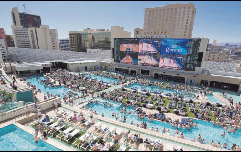 Stadium Swim. La aventura y emoción sin dejar de tostarse en el desierto. ESPECIAL