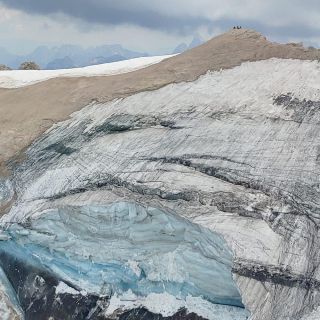 Italia: Al menos 5 muertos tras desprendimiento de trozo de un glaciar en los Alpes