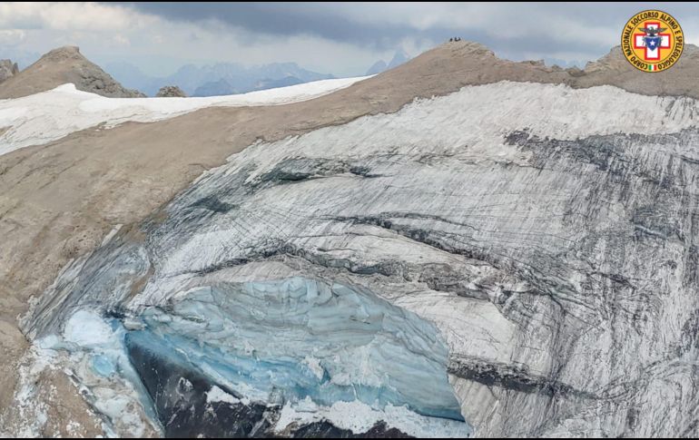 El desprendimiento del glaciar se produce un día después de que alcanzara un récord de temperaturas de seis grados. AFP / SOCCORSO ALPINO