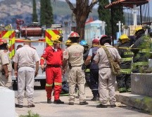 El cuerpo fue extraído con ayuda de Bomberos de Guadalajara, debido a que estaba a dos metros de profundidad. CORTESÍA
