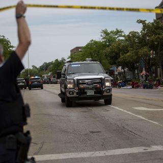 Al menos 6 muertos y 24 heridos en tiroteo en desfile cerca de Chicago