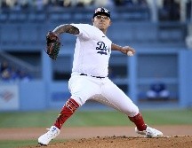 JULIO URÍAS. El pitcher zurdo ponchó a siete y dio un pasaporte para ganar por primera vez a los Rockies en el Dodger Stadium. AFP / K. Djansezian
