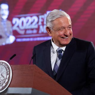 No basta rezar, pero ayuda para conseguir paz: López Obrador