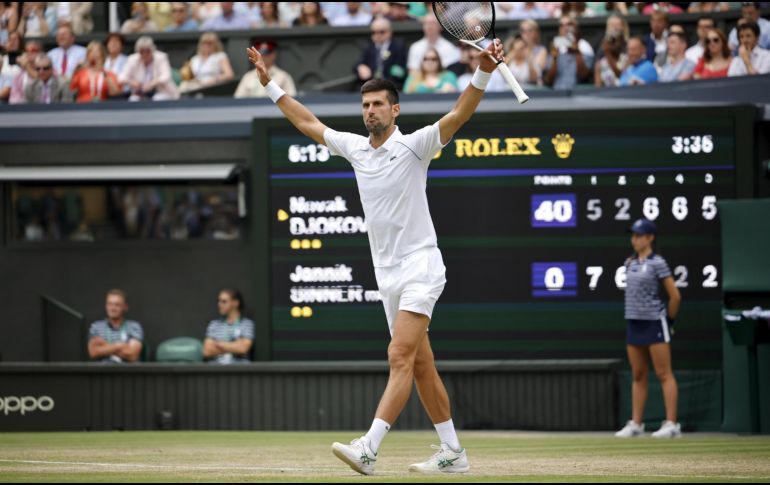 Fue la victoria número 84 de Novak Djokovic en el campeonato en superficie de césped para igualar a Jimmy Connors con la segunda mayor cantidad de triunfos en el All England Club. EFE / T. Akmen