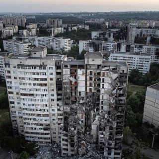 Una dividida ciudad ucraniana se prepara para otra batalla