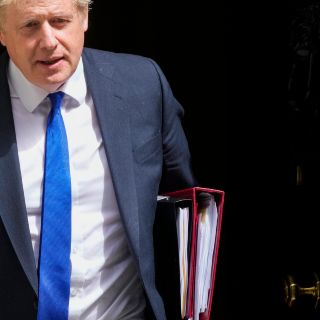 Reino Unido: Boris Johnson quiere "seguir adelante" pese al alud de dimisiones en su gobierno