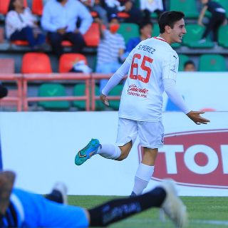 ¡Que lo llamen a Chivas! Sebastián Pérez Bouquet anota triplete con Tapatío