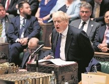 El primer ministro británico, Boris Johnson, lucha por mantenerse en el cargo. AP