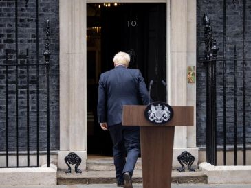 La decisión repentina de Boris Johnson ha estremecido Reino Unido. EFE/T. Akmen