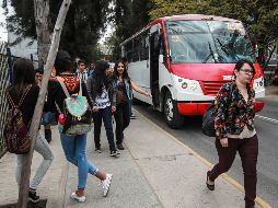 Los agentes de tránsito que estaban a punto de iniciar su jornada sobre Avenida Revolución recibieron el reporte de peatones acerca de una persona atropellada por una unidad de transporte público. INFORMADOR/ ARCHIVO