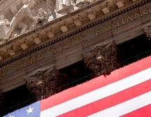 Al cierre de este viernes, el Dow Jones perdió 0.14% a 31 mil 338.15 puntos. AP/J. Nikhinson