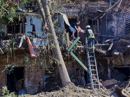 Cuerpos de emergencia continúan evaluando las zonas dañadas. EFE/S. Kozlov