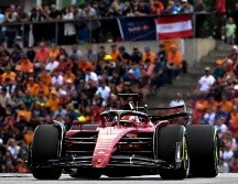 Charles Leclerc se posicionó frente a Max Verstappen y Lewis Hamilton. EFE / C. Bruna