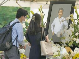 Ciudadanos japoneses fueron a darle el último adiós a Shinzo Abe, antes de ser sepultado. EFE