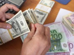 Se intercambió brevemente a un dólar por euro hacia las 09H50 GMT. AFP/Archivo