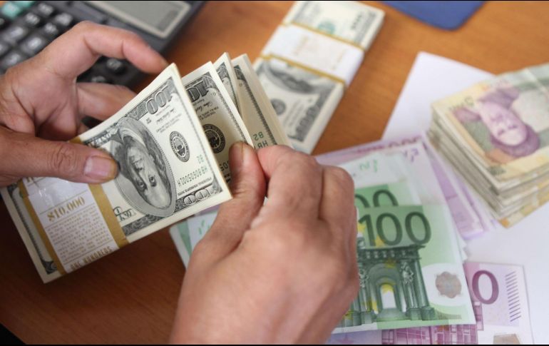 Se intercambió brevemente a un dólar por euro hacia las 09H50 GMT. AFP/Archivo