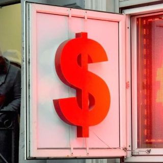 El euro llega a su nivel más bajo en 20 años frente al dólar: qué consecuencias tiene la histórica paridad de las monedas