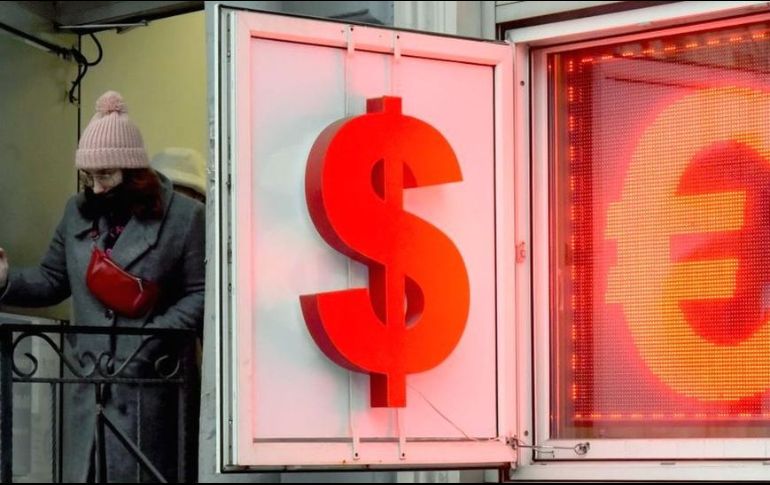 El euro se hundió hasta su nivel más bajo frente al dolar desde 2002. GETTY IMAGES