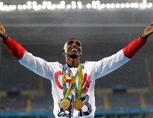 El atleta contó que era un niño cuando una mujer que no conocía lo llevó al Reino Unido con un pasaporte falso que tenía su foto con el nombre Mohammed Farah. AP / ARCHIVO