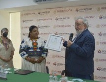 Claudia Morales Reza,  nueva titular del Consejo Nacional Para Prevenir la Discriminación (Conapred) y Alejandro Encinas, subsecretario de Gobernación. ESPECIAL