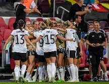 Klara Buhl y Alexandra Popp hicieron los goles. EFE/N. Hall