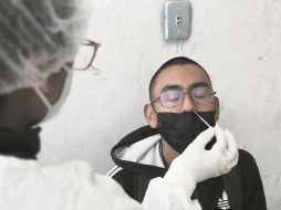 La OMS recomienda a los países seguir aplicando pruebas para detectar casos positivos y evitar la propagación del virus. Xinhua