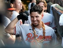 Con este Guante de Oro, Urías se convirtió apenas en el quinto mexicano que gana una distinción como esta en las Grandes Ligas. AP/ARCHIVO