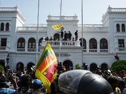 Miles de manifestantes exigían la dimisión del jefe de gobierno de Sri Lanka junto con la del presidente. AFP / A. Sankar