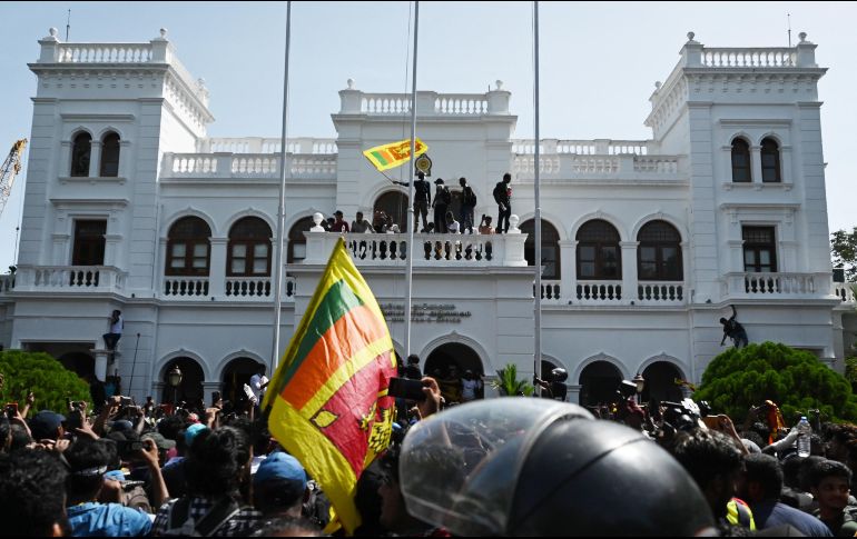 Miles de manifestantes exigían la dimisión del jefe de gobierno de Sri Lanka junto con la del presidente. AFP / A. Sankar