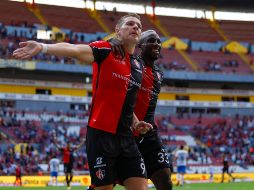 Tras la cirugía en la mano izquierda a la que fue sometido hace una semana, el delantero de los rojinegros del Atlas, Julián Quiñones (D) está listo para volver. IMAGO7