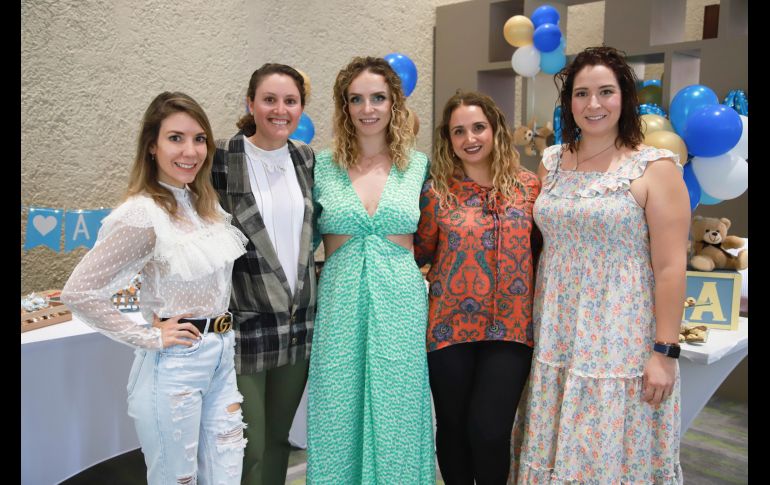 Paola Padilla, Victoria Lozano, Ceci Ochoa, Stephani Loza y Paty Ramos. GENTE BIEN JALISCO/ Antonio Martínez