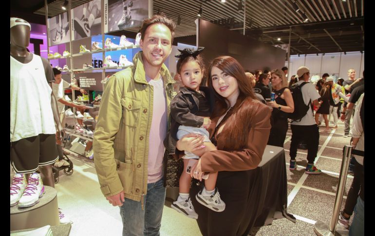 Pablo Arellano, Victoria Vega y Paula González. GENTE BIEN JALISCO/ Tony Martínez