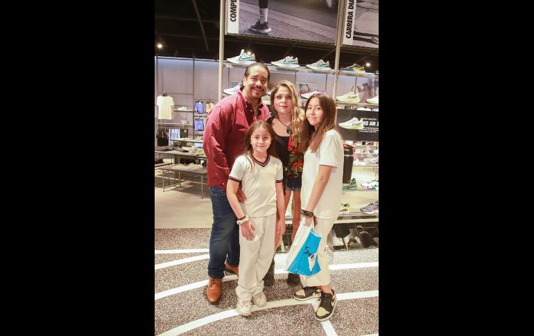 Guillermo Serna, Ximena Serna, Rocío García y Samantha Serna. GENTE BIEN JALISCO/ Tony Martínez