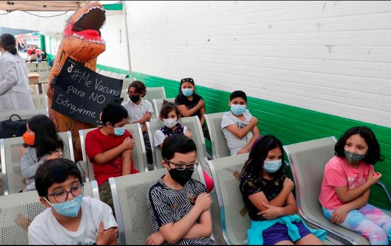 Un grupo de niños recibe la vacuna anticovid en la Ciudad de México. SUN/D. Sánchez