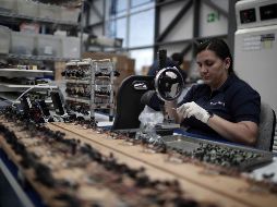 El número de empleados creció 0.3 % y el de los obreros descendió 0.2%, revelan los datos publicados por el Instituto Nacional de Estadística y Geografía (Inegi). EFE / ARCHIVO