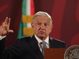 López Obrador dice que se sintió en confianza durante el encuentro bilateral con el presidente Biden, por lo que se sentó cómodamente. EFE / M. Guzmán