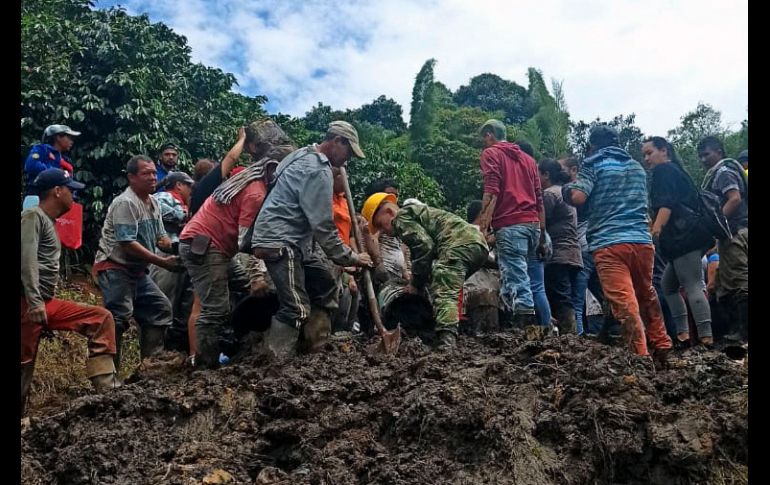 El alud de tierra fue provocado por las fuertes lluvias que se registran en gran parte del territorio colombiano debido a 
